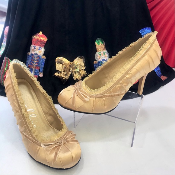 ⚜️Doll Satin Bow Heel Gold⚜️
Brand New In Box - Picture 4 of 7